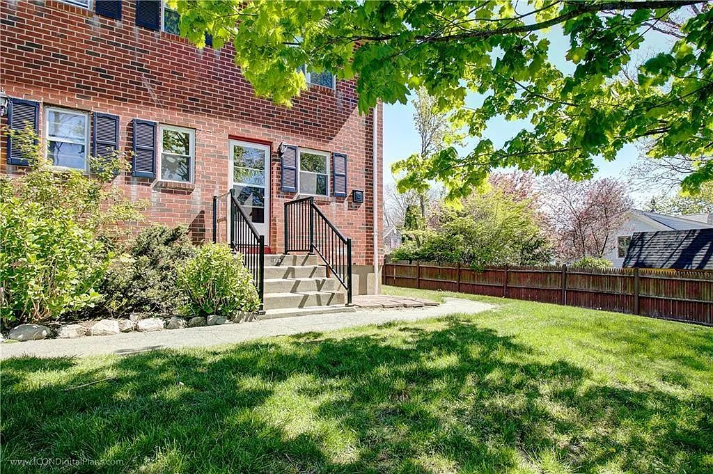 2 bed, 1.5 bath, 876 sqft, $2,950 — Photo 2