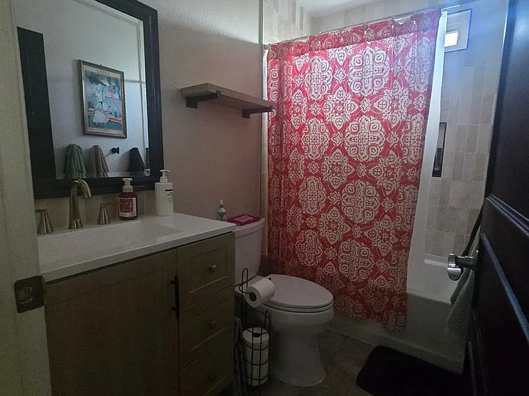 1012 Michelle Ct — Photo 10
