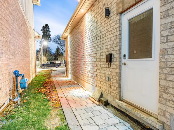 66 Rideout St #Basement, Ajax, ON L1S 1P8