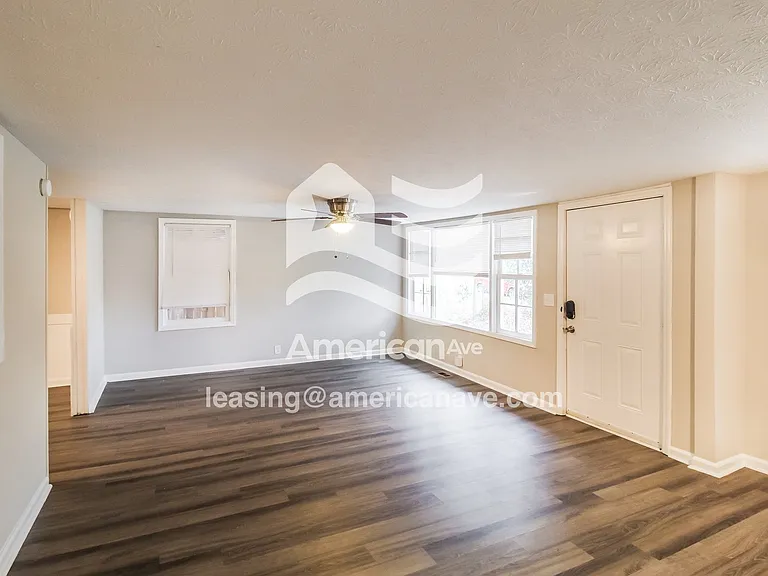 1630573_002_wm_-_living_room_13601694.jpg