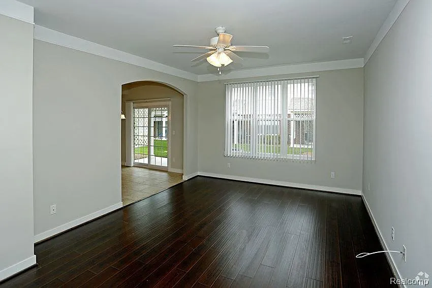 3 bed, 2.5 bath, 1880 sqft, $2,400 — Photo 4