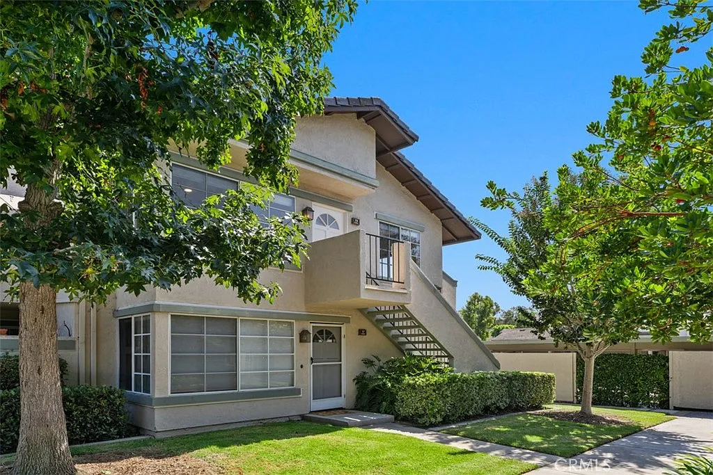 2 bed, 917 sqft, $3,350 — Photo 3