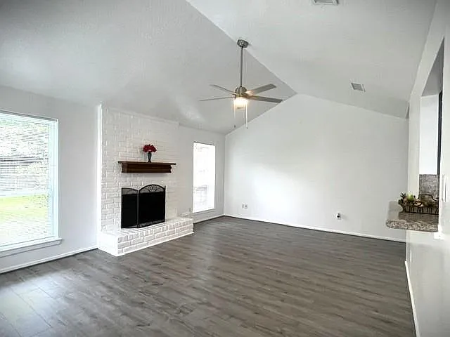 15523 Pensgate St — Photo 6