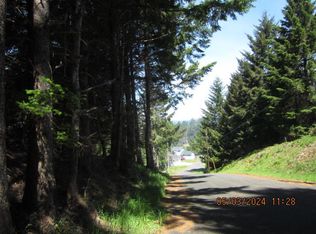 232 Nob Hill Rd, Whitethorn, CA 95589