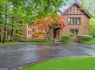 900 E Ringwood Rd N, Lake Forest, IL 60045