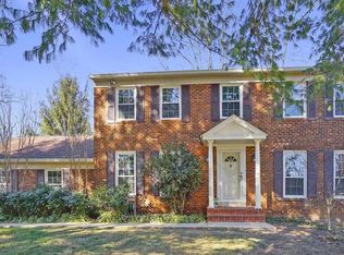 8422 Blevins Way Ct, Vienna, VA 22182