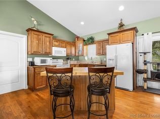 207 Greenwich Ave, Eldon, MO 65026