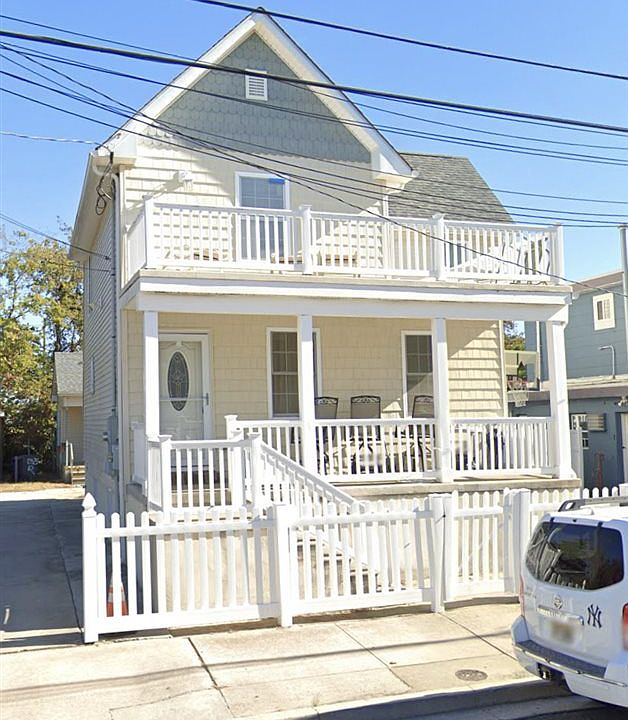 1st image of 135 W Youngs Ave