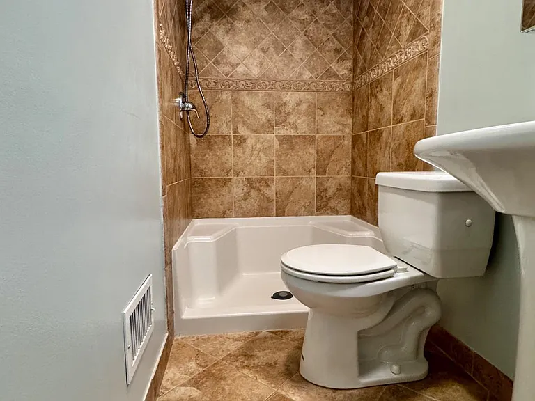 5104 Southampton Dr — Photo 8