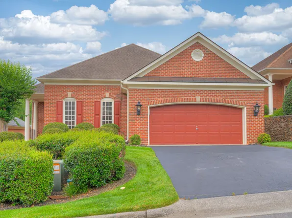 6554 Fairway Estates Dr, Roanoke, VA 24018