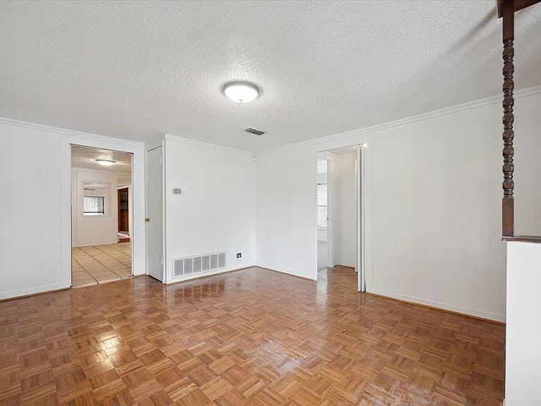 2404 E 14th St — Photo 19