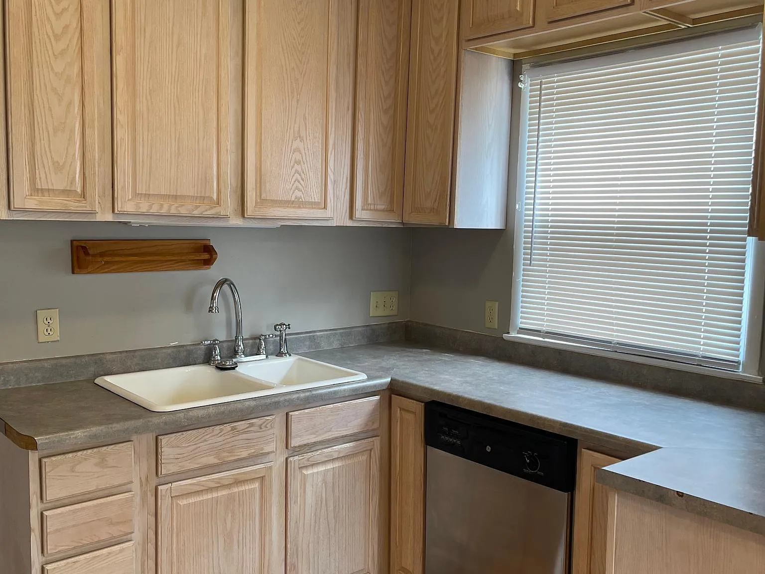 3 bed, 1800 sqft, $2,368 — Photo 2