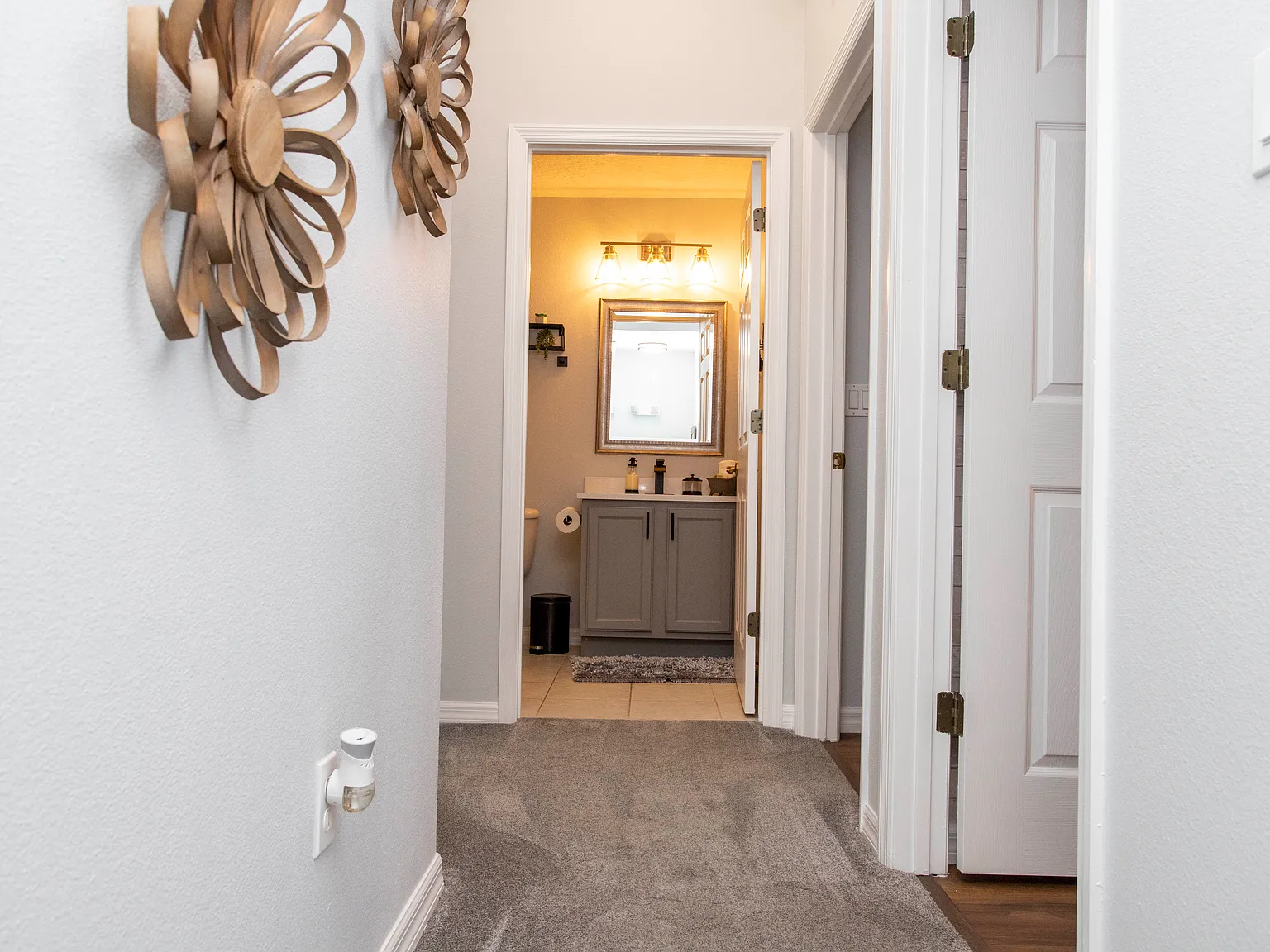 3 bed, 1295 sqft, $2,550 — Photo 2