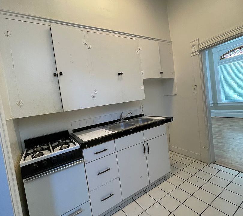1st image of 815 E 1st Ave #1