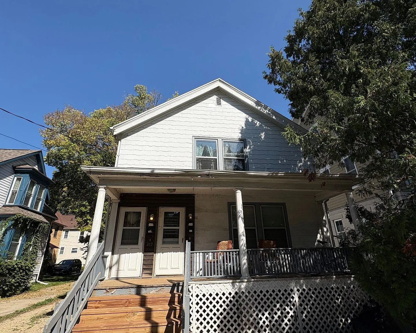 (597) - 215-217 N. Blair Street — Photo 1