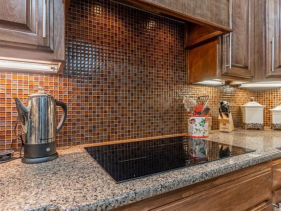 5th image of 53 Mountain Terrace Cir