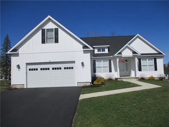 8 Royal Ct, Horseheads, NY 14845