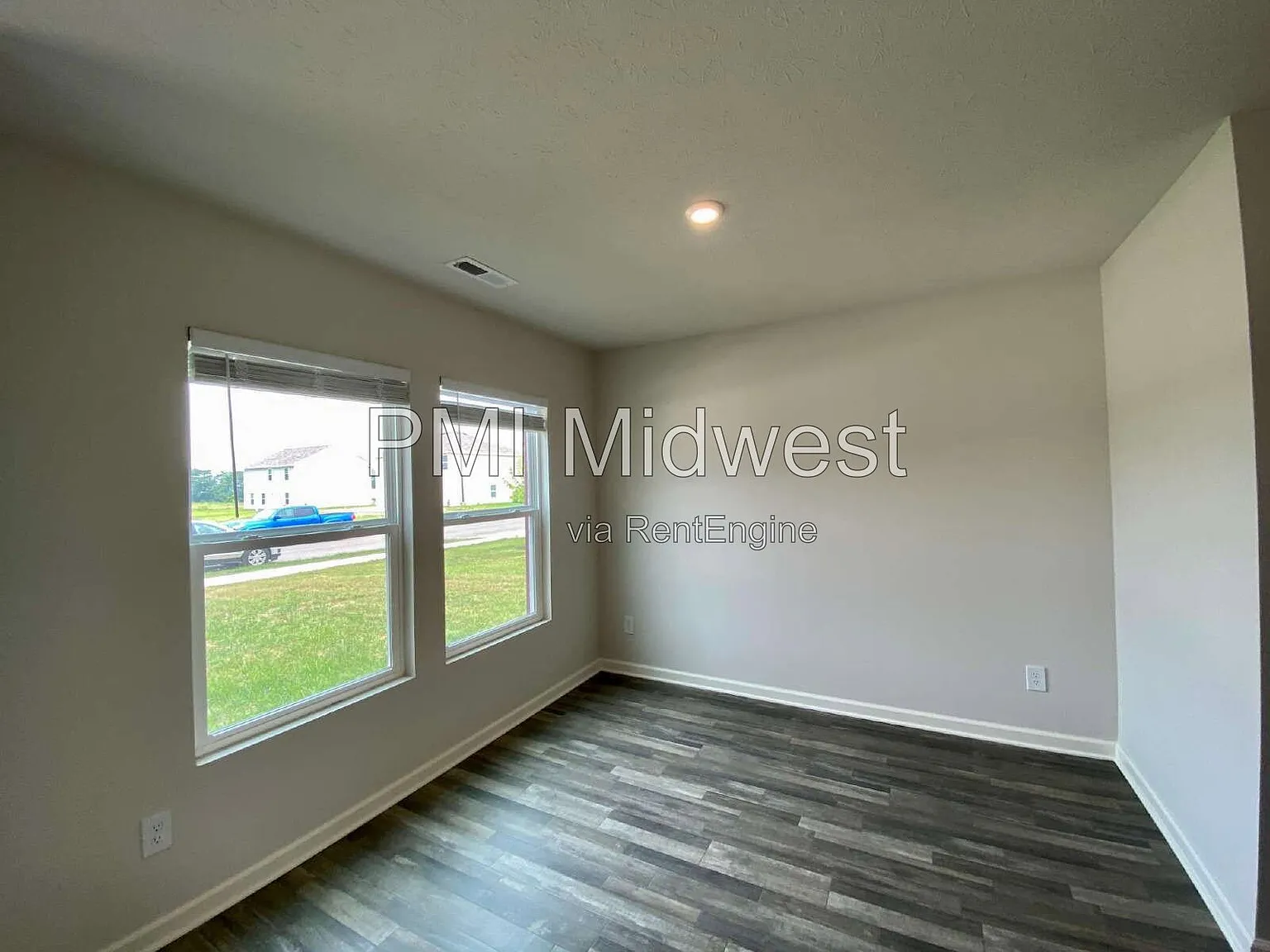 5 bed, 3.0 bath, 2217 sqft, $2,000 — Photo 4