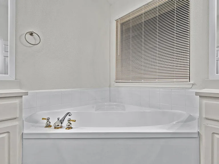 Ruth Borchardt Dr — Photo 51