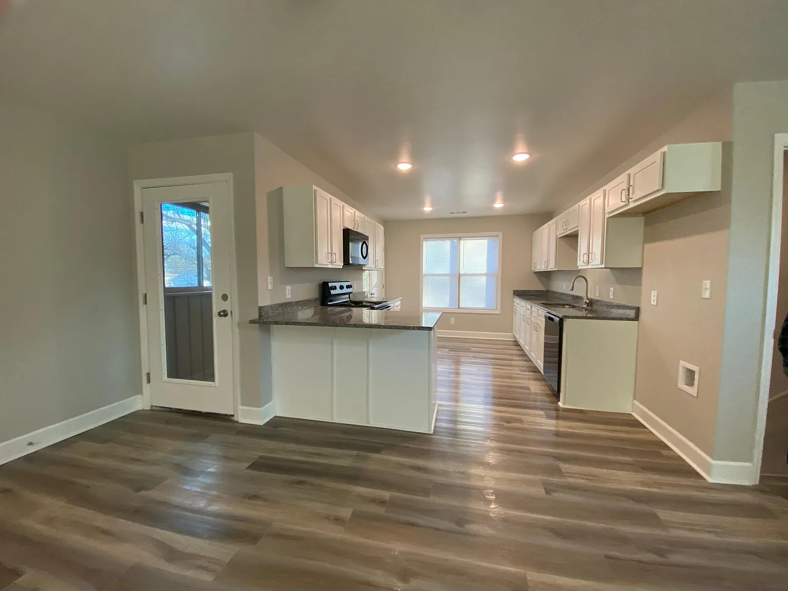 3 bed, 1400 sqft, $1,500 — Photo 4