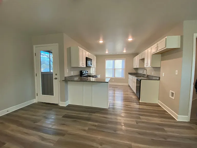 812 W Trickey Ln — Photo 4