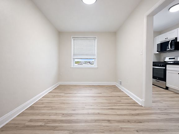 4th image of 7962 Kavanagh Rd