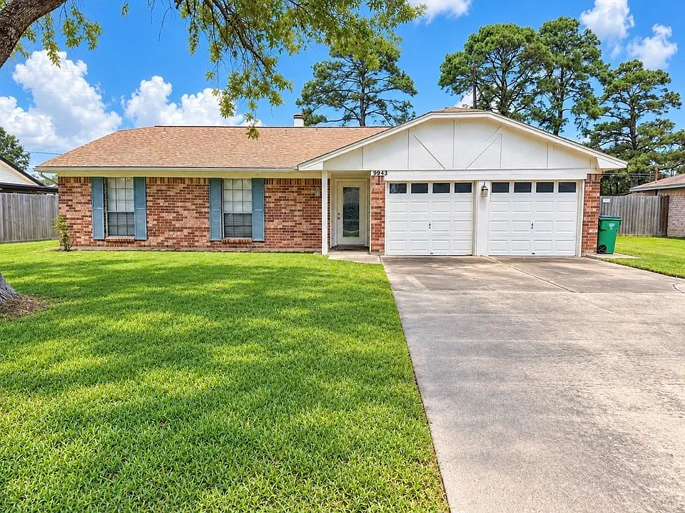 9943 Bayou Woods Dr