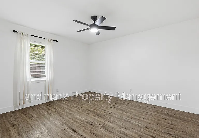 4349 Altamesa Blvd — Photo 9