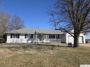 733 Questover Dr, Carthage, IL 62321