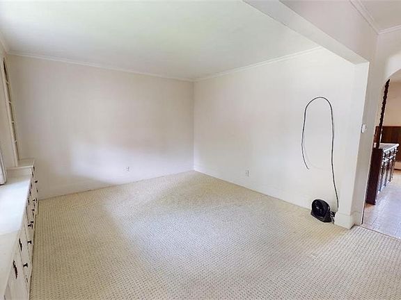 5th image of 22 Adrian Ave