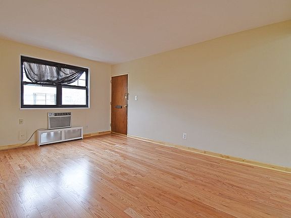 4th image of 136-15 Jewel Ave #A