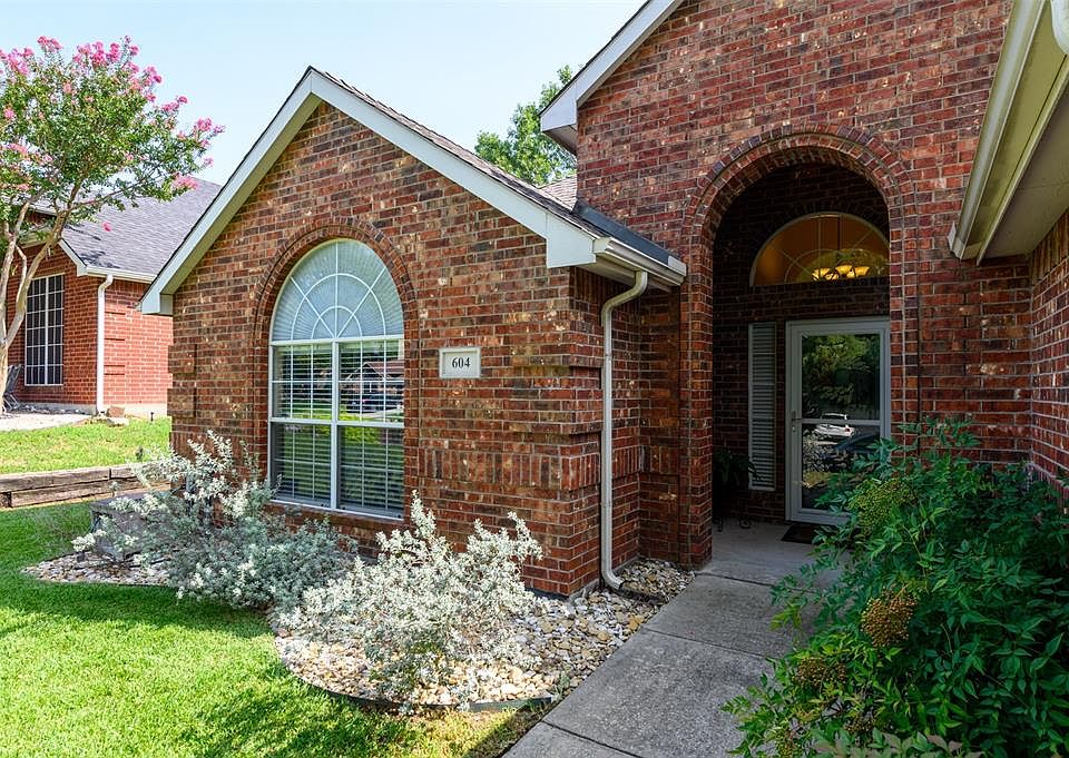 1st image of 604 Chateau Ct