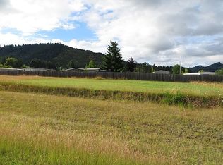 621 1st St, Yoncalla, OR 97499