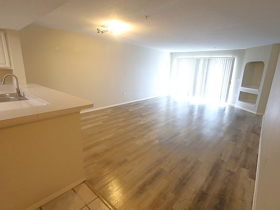 3rd image of 13838 Fairway Island Dr APT 1431