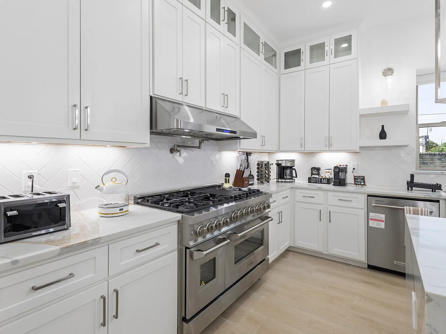 4 bed, 4148 sqft, $12,000 — Photo 4