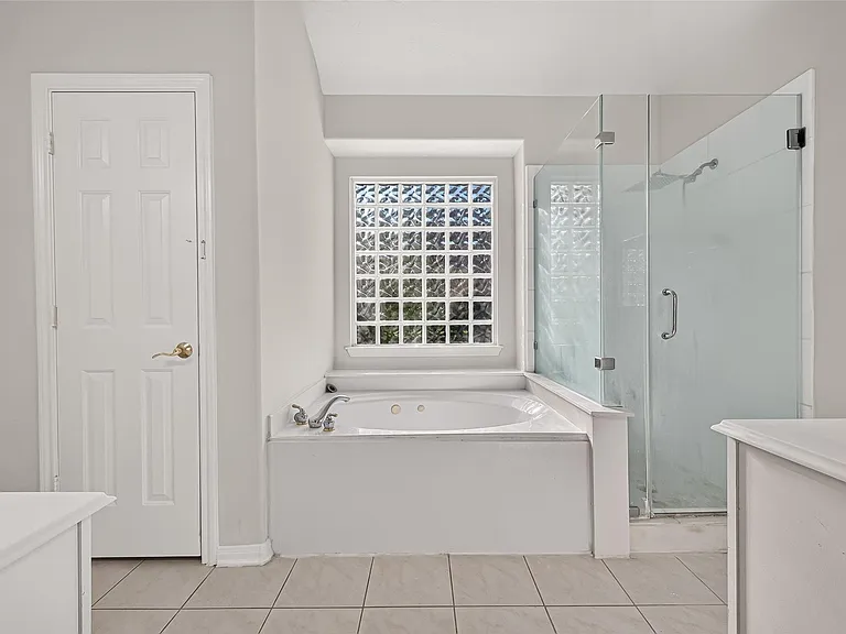 10802 Warner Hollow Ct — Photo 22