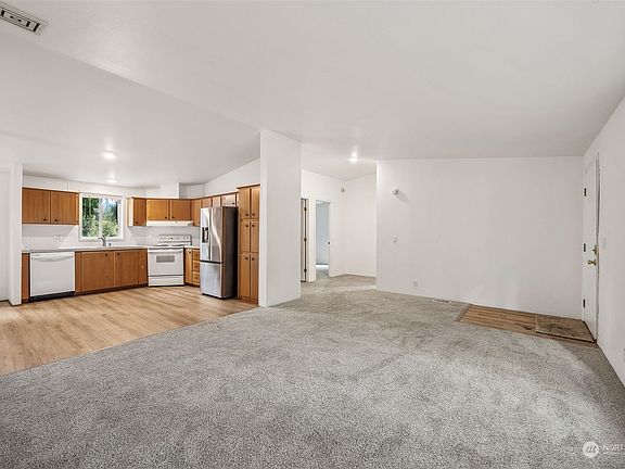 4th image of 6718 200th Street Ct E