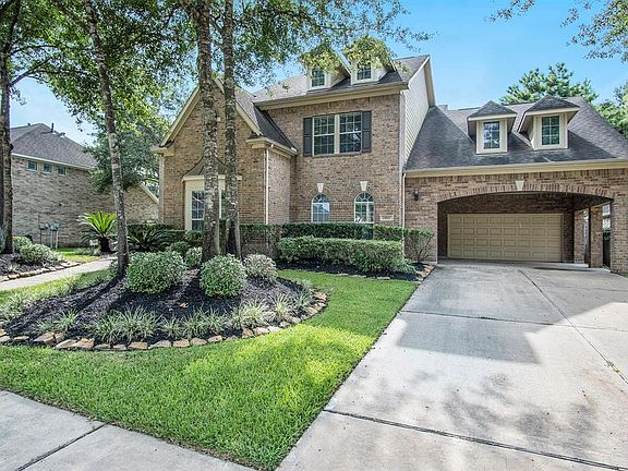 2 car attached garage plus large porte-cochere.