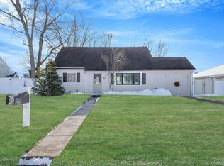 90 Winchester Drive, Lindenhurst, NY 11757