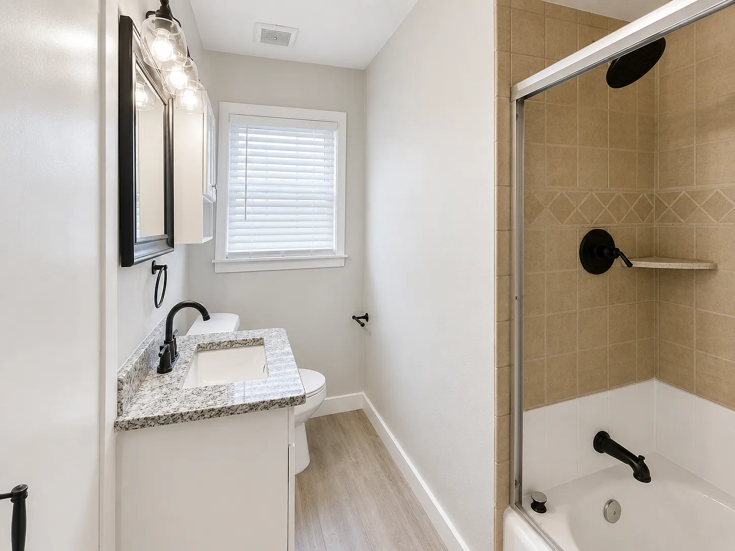 3 bed, 998 sqft, $1,475 — Photo 4