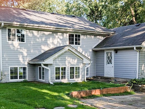 3rd image of 52 Deerpath Rd