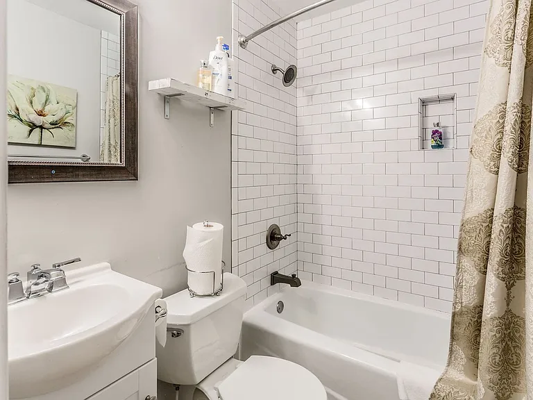 222 W 31st St — Photo 22