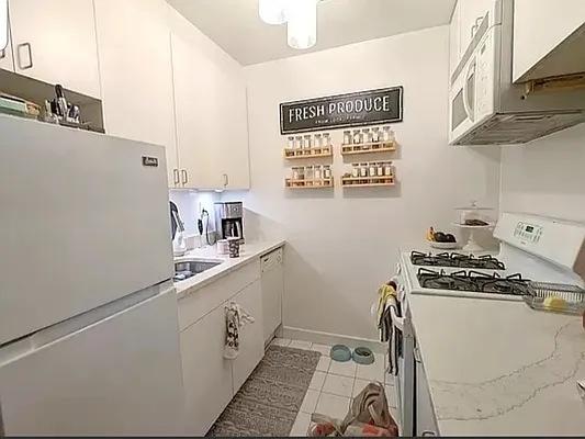 Rented by Manhattan Spaces | media 25