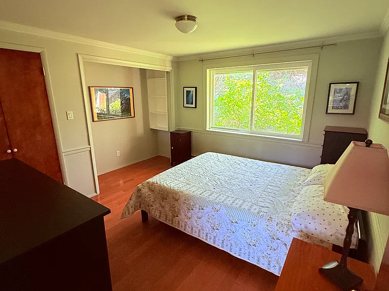 2010 Margot Cir — Photo 1