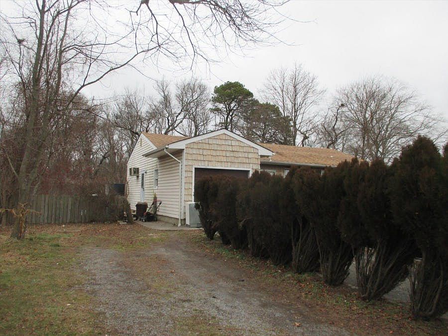15 Garden St, Holtsville, NY 11742 Zillow