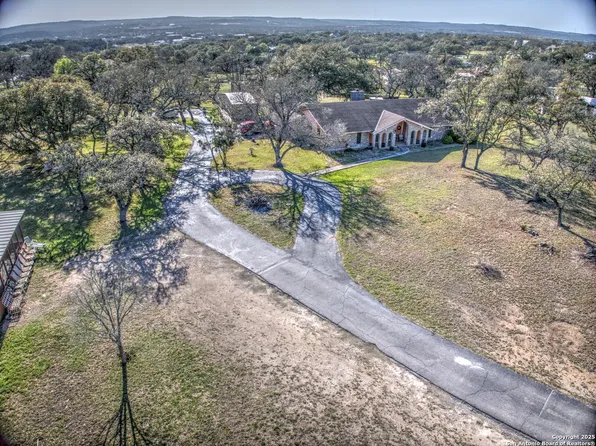 105 Wollschlaeger, Boerne, TX 78006