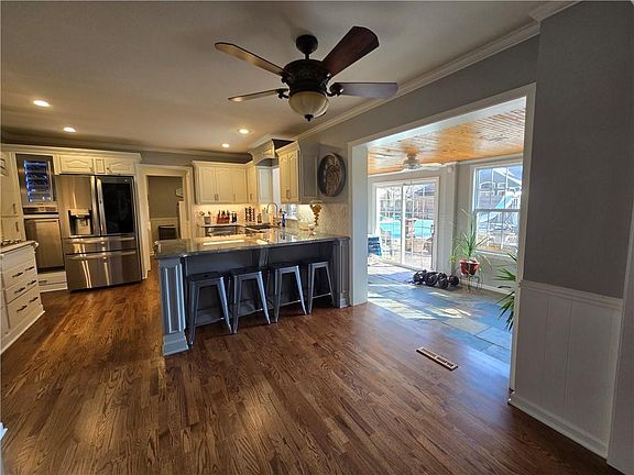 4th image of 203 NW Oxford Ln