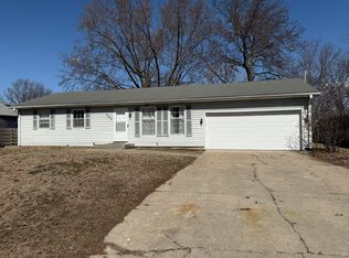 707 Crestwood Dr, Marshall, MO 65340
