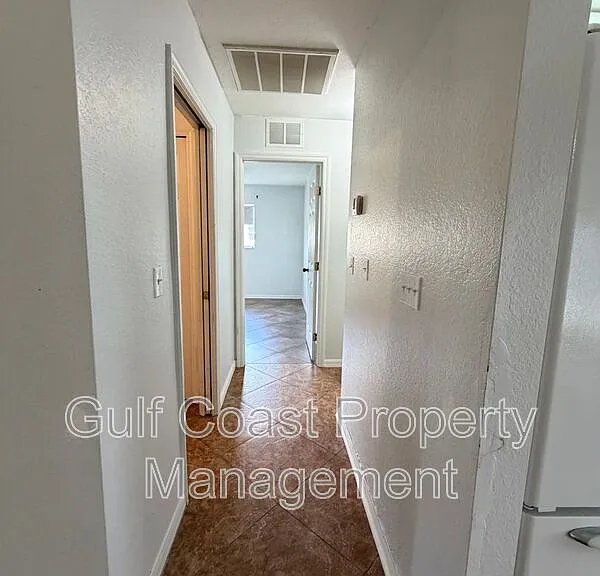 4017 NE 10th Ave — Photo 8
