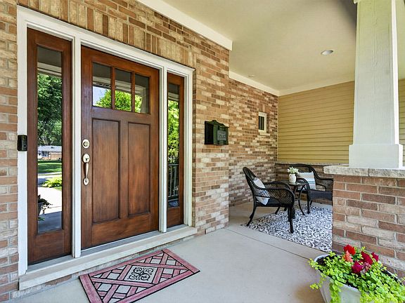 5th image of 1045 Magnolia Ln